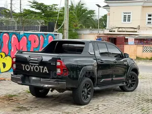 Toyota Hilux 2024 Black