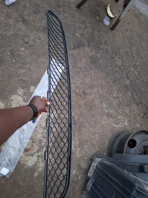 Front Bumper Down Grill GLE166