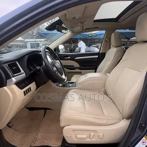 Toyota Highlander XLE 4x4 V6 (3.5L 6cyl 8A) 2018 Blue