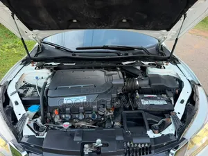 Honda Accord Sport 4dr Sedan (2.4L 4cyl 6M) 2015 Off white