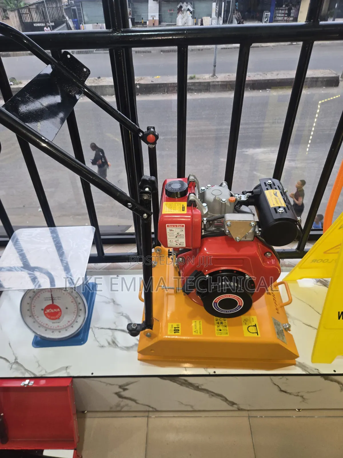 Plate Compactor Machine (Diesel Engine C-120/120kg)
