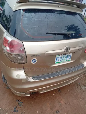 Toyota Matrix 2004 Gold
