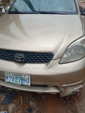 Toyota Matrix 2004 Gold