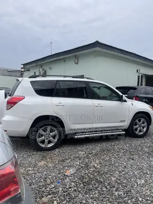 Toyota RAV4 Limited V6 2008 White