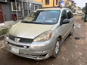 Toyota Sienna LE AWD 2005 Gold