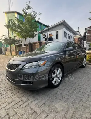 Toyota Camry LE 4dr Sedan (2.5L 4cyl 6AM) 2010 Gray