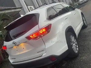 Toyota Highlander XLE V6 4x2 (3.5L 6cyl 6A) 2016 White