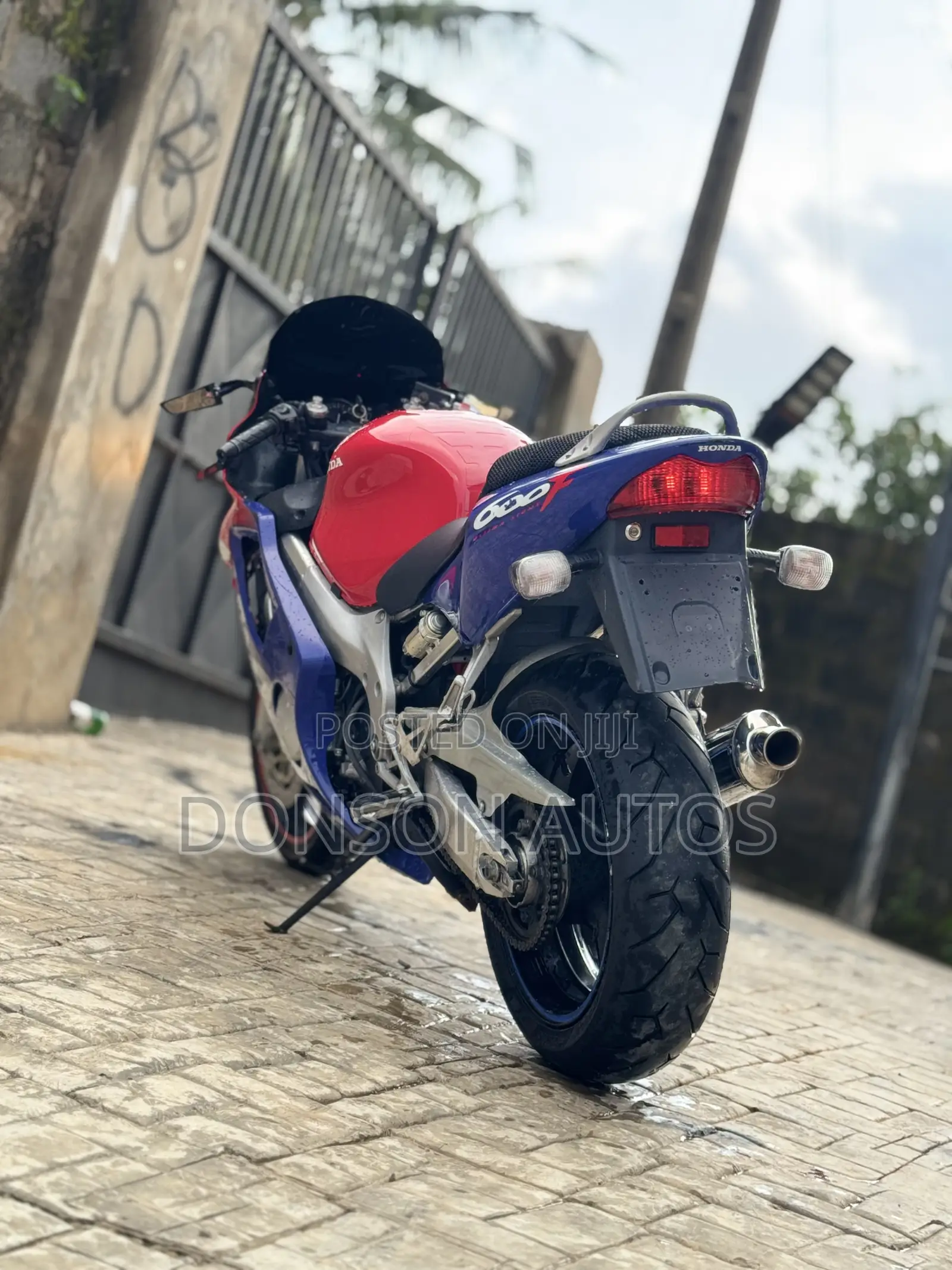 Honda CBR 2004 Red