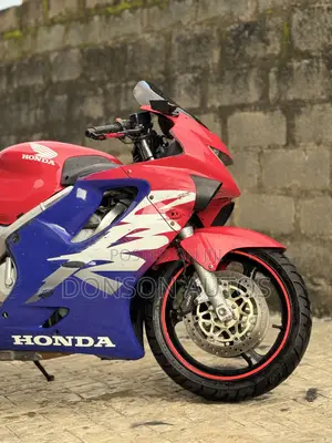 Honda CBR 2004 Red