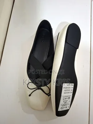 Elastic Detail Flat Shoe