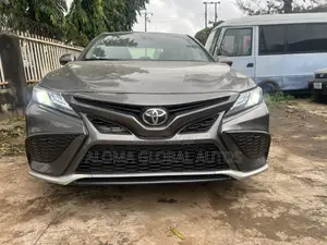 Toyota Camry XSE FWD (2.5L 4cyl 8AM) 2018 Gray