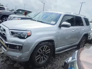 Toyota 4-Runner 2017 Silver