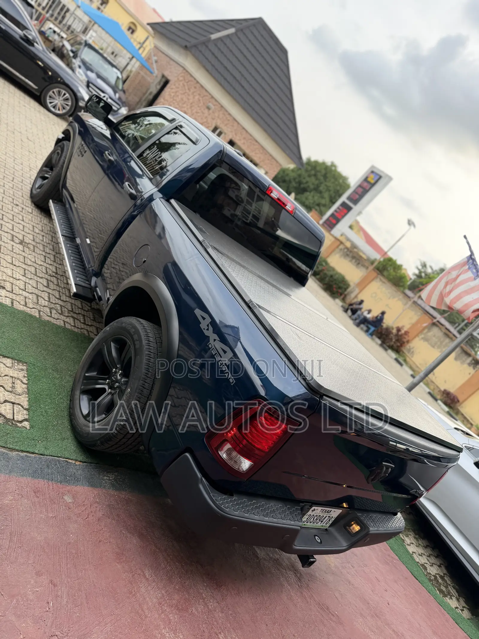 RAM 1500 Classic 2023 Blue