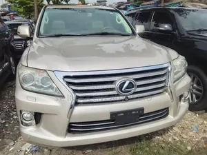Lexus LX 2016 Gold