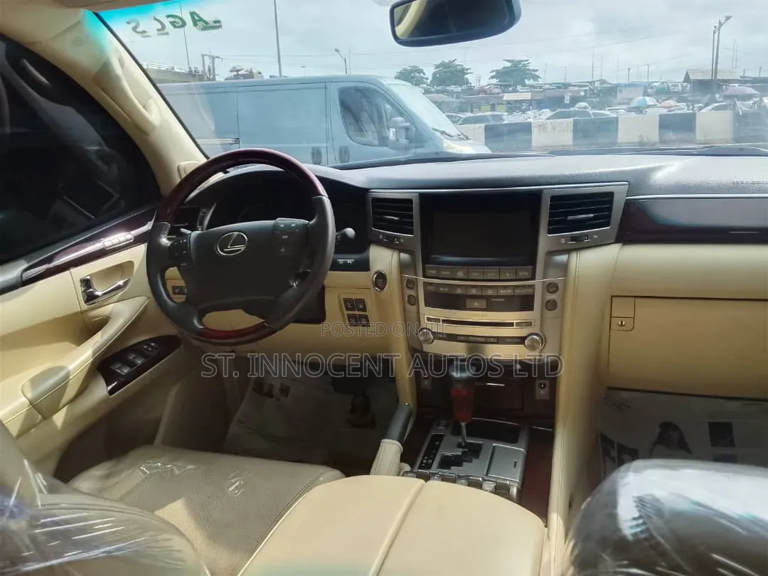 Lexus LX 2016 Gold