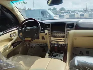 Lexus LX 2016 Gold