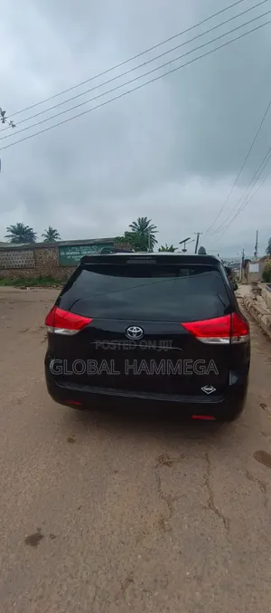 Toyota Sienna L FWD 7 Passenger 2013 Black