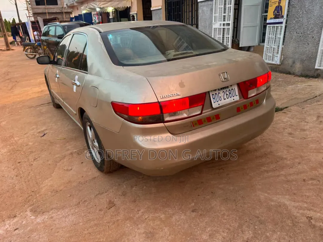 Honda Accord 2005 Gold