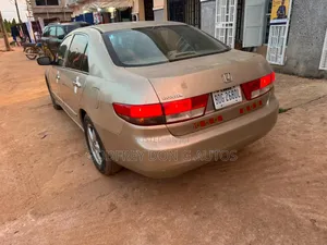 Honda Accord 2005 Gold