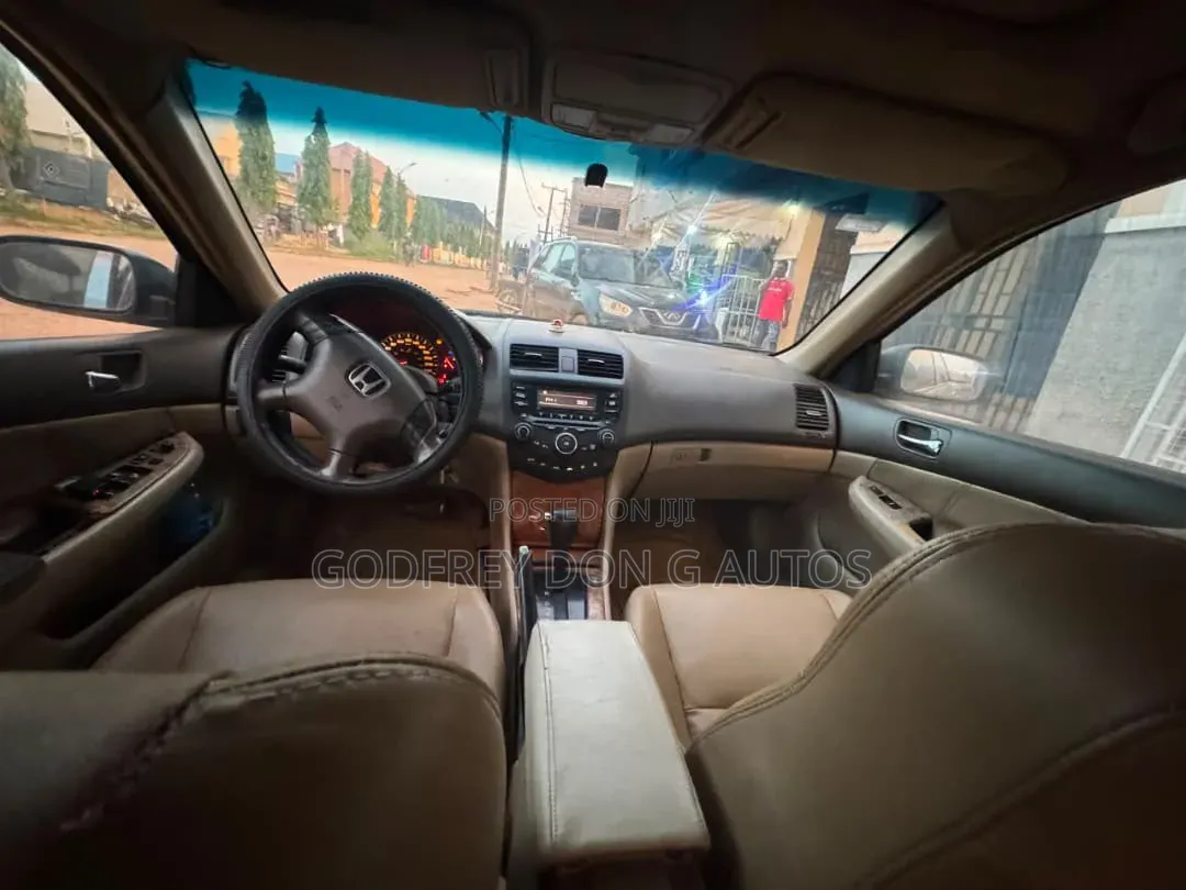 Honda Accord 2005 Gold