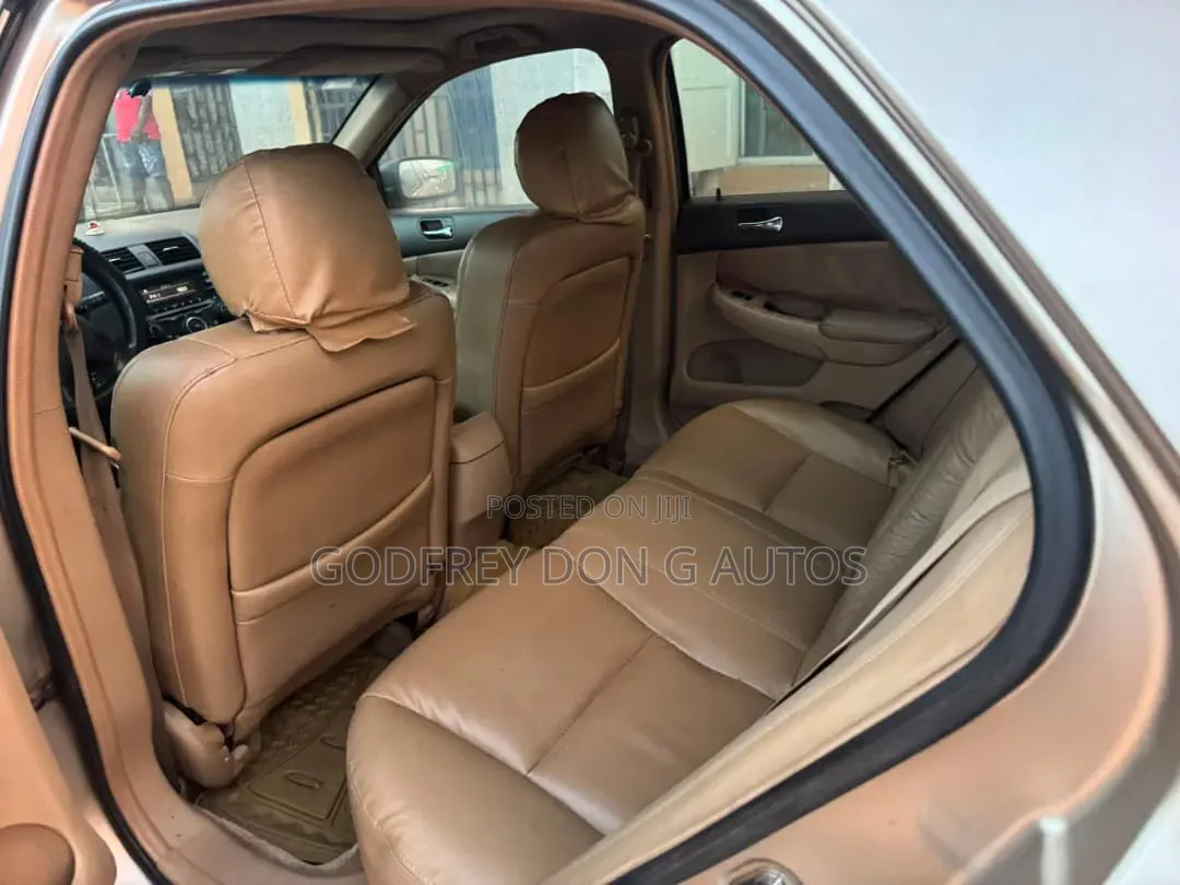 Honda Accord 2005 Gold