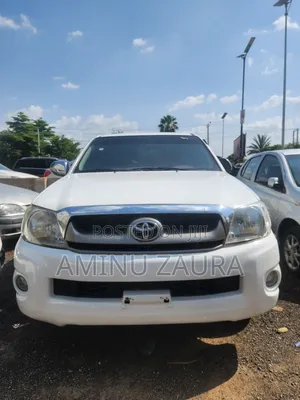 Toyota Hilux 2010 White
