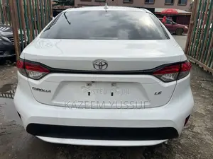 Toyota Corolla LE 2022 White
