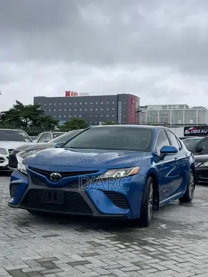 Toyota Camry SE (2.5L 4cyl 8A) 2019 Blue