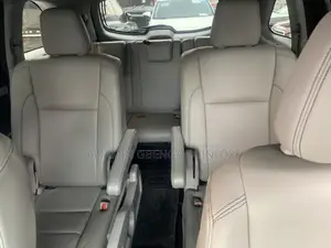Toyota Highlander XLE 4x4 V6 (3.5L 6cyl 8A) 2018 Silver