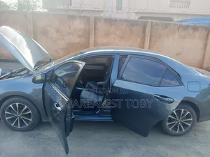 Toyota Corolla LE (1.8L 4cyl 2A) 2018