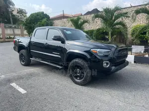 Toyota Tacoma 2022 Black