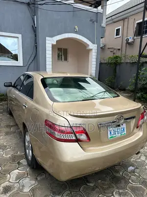Toyota Camry 2011 Gold