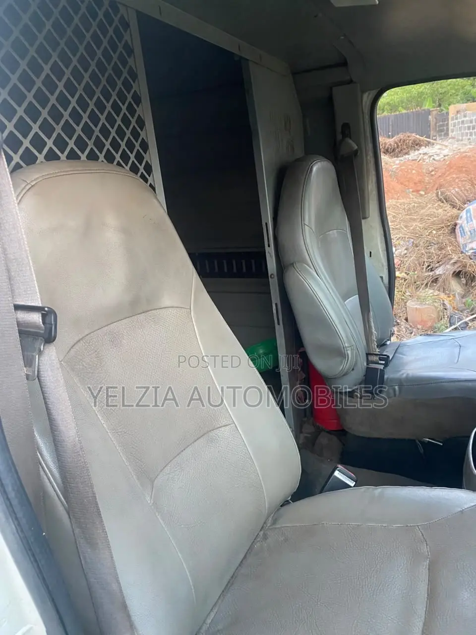 Ford E250 2005 Yellow