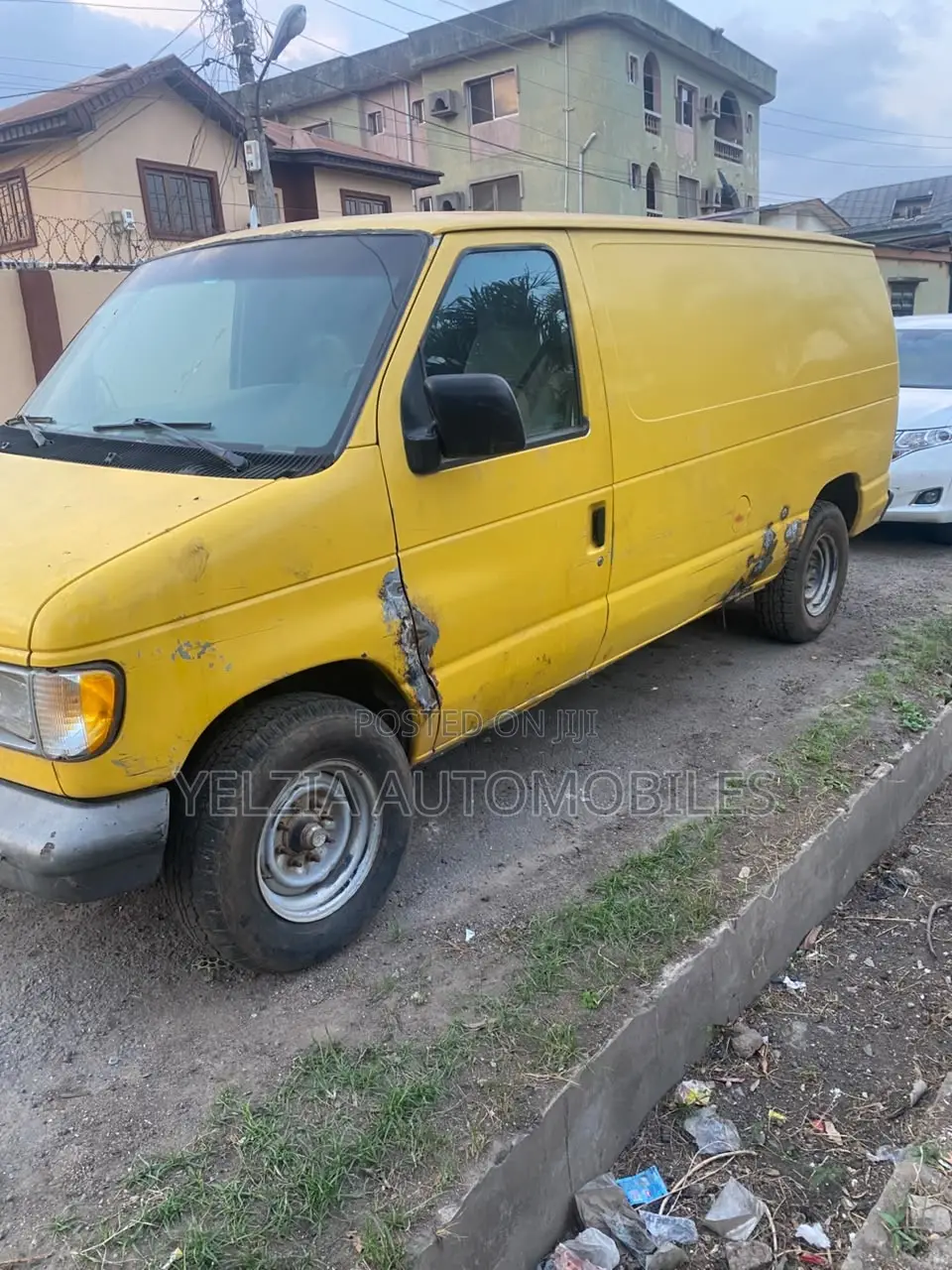 Ford E250 2005 Yellow
