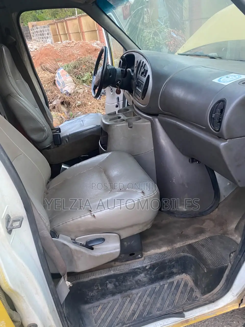 Ford E250 2005 Yellow