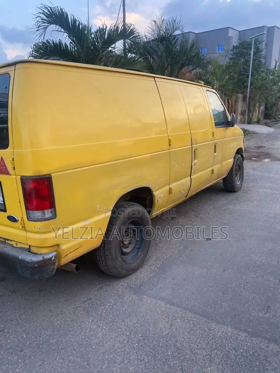 Ford E250 2005 Yellow