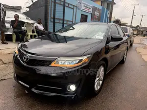 Toyota Camry XLE 4dr Sedan (2.5L 4cyl 6A) 2013 Black