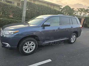 Toyota Highlander SE 2012 Blue