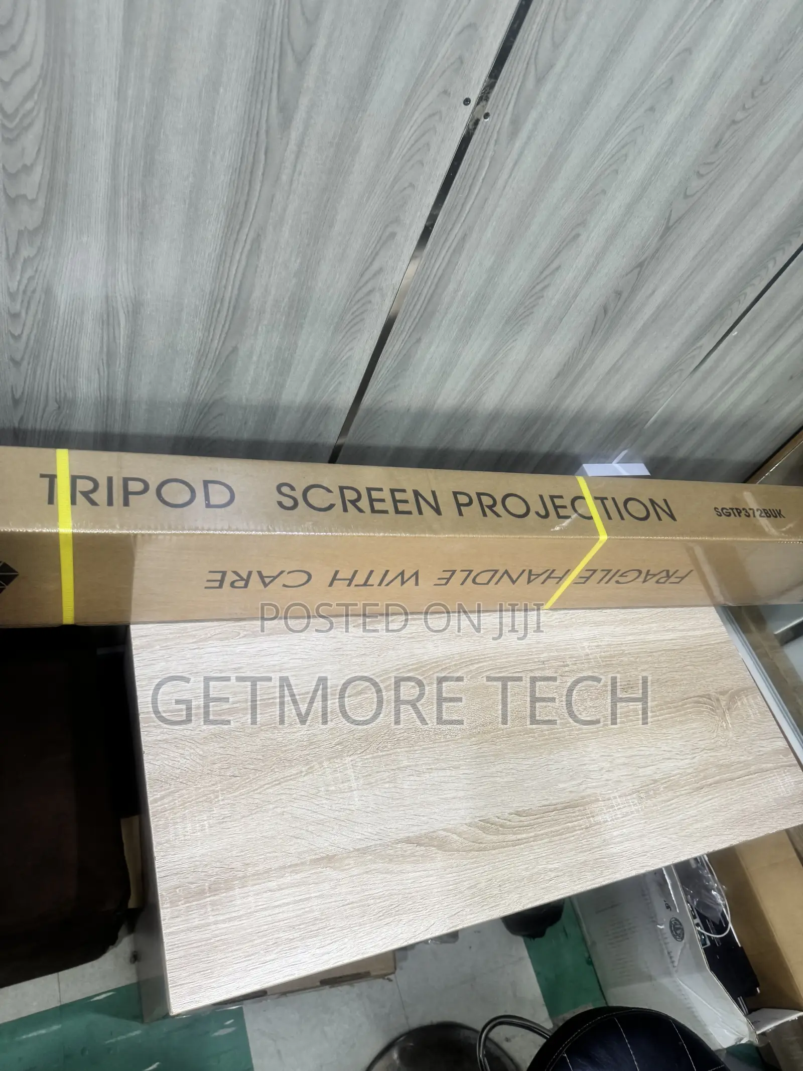 Tripod Screen
