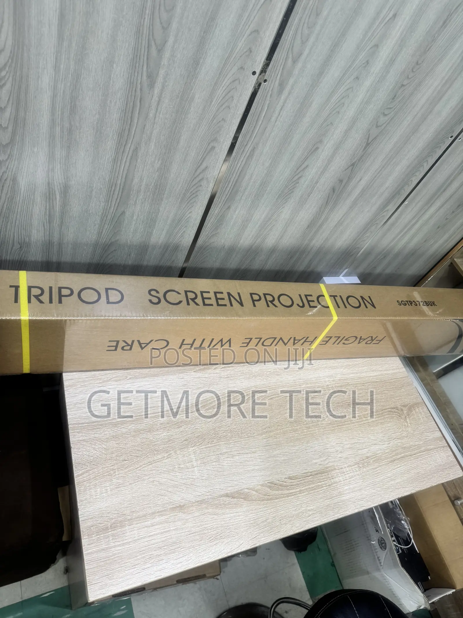 Tripod Screen