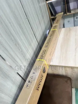 Tripod Screen