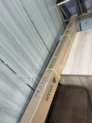 Tripod Screen