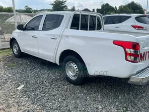 Mitsubishi L200 2015 White