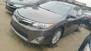 Toyota Camry XLE 4dr Sedan (2.5L 4cyl 6A) 2013 Gray