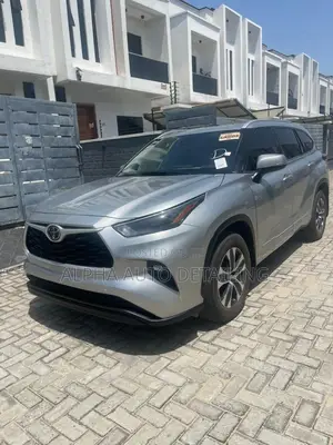 Toyota Highlander 2022 Silver