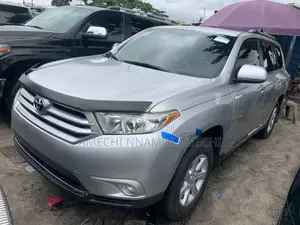 Toyota Highlander Limited 3.5l 4WD 2013 Silver