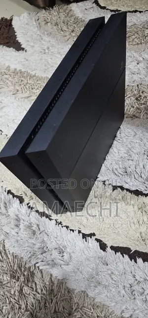 PS4 Fat Console + 2 Controllers
