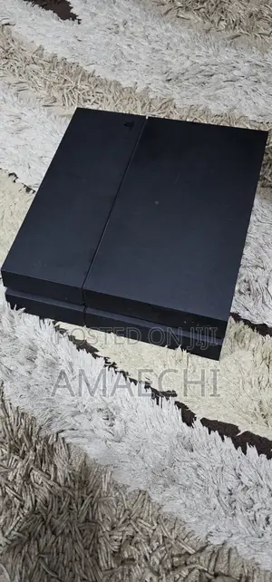 PS4 Fat Console + 2 Controllers
