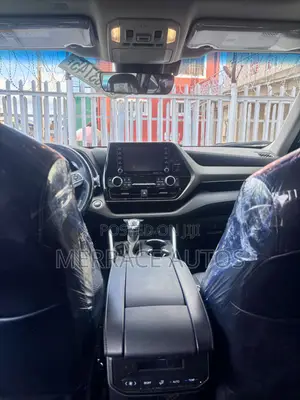 Toyota Highlander XLE AWD 2023 White