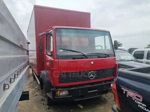 Mercedes-Benz 814 Cargo Truck